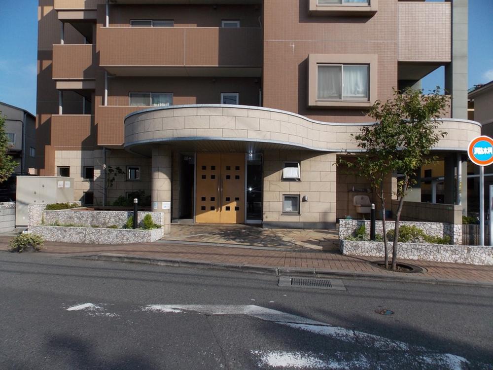 Entrance. Common areas