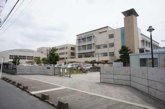 Other. Nishimachi elementary school A 10-minute walk (about 740m)