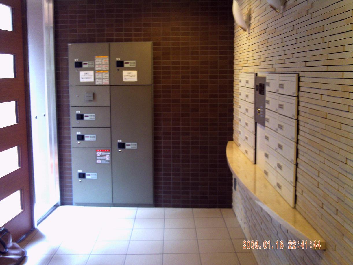 lobby. Enter the e-mail to the home delivery locker (room and luggage will be in custody. )