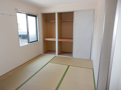 Living and room. The futon faction is room Recommend tatami