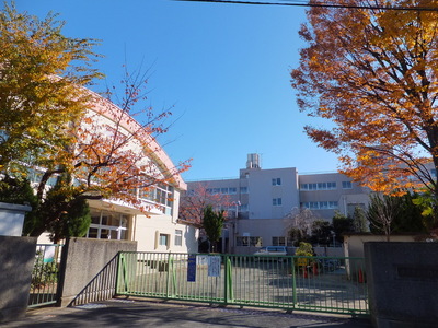 Primary school. Seimon up to elementary school (elementary school) 340m