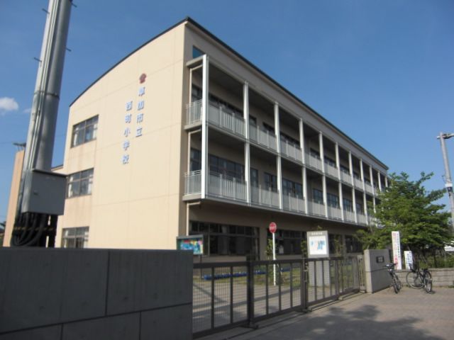 Primary school. Municipal Nishimachi up to elementary school (elementary school) 760m