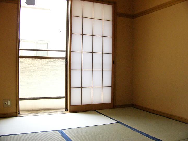 Living and room. Already tatami exchange