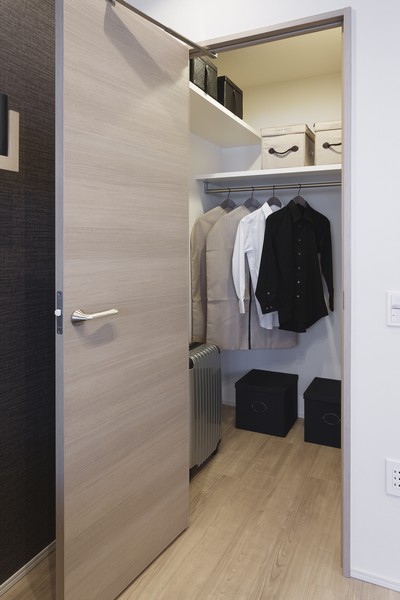 Such as clothes can store plenty "walk-in closet."