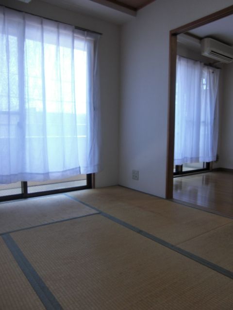 Living and room. Soothing tatami rooms. Spend a peaceful moment.