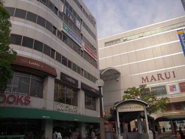 Shopping centre. 50m to Marui (shopping center)