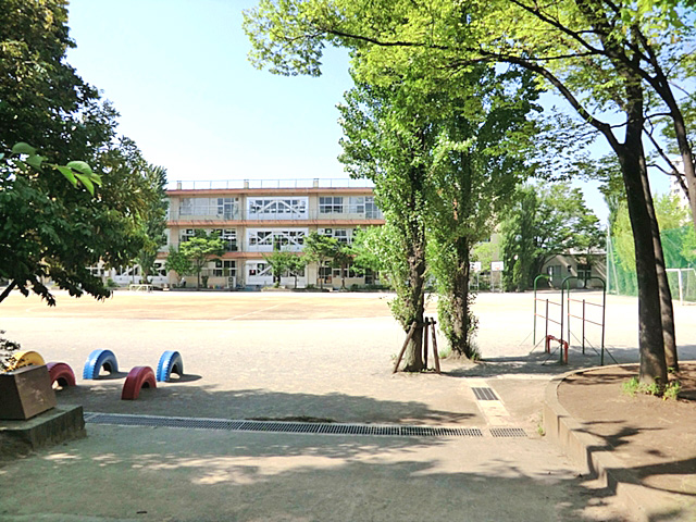 Primary school. 1101m to Soka Municipal Soka Elementary School (elementary school)