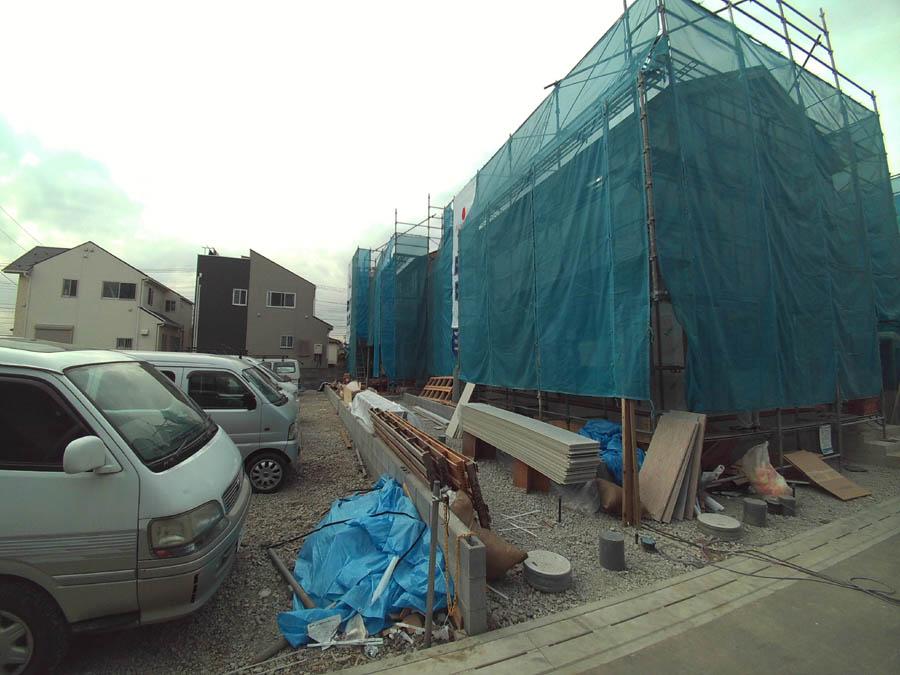 Local photos, including front road. We offer the same use the finished model house of this property. Please feel free to contact us.