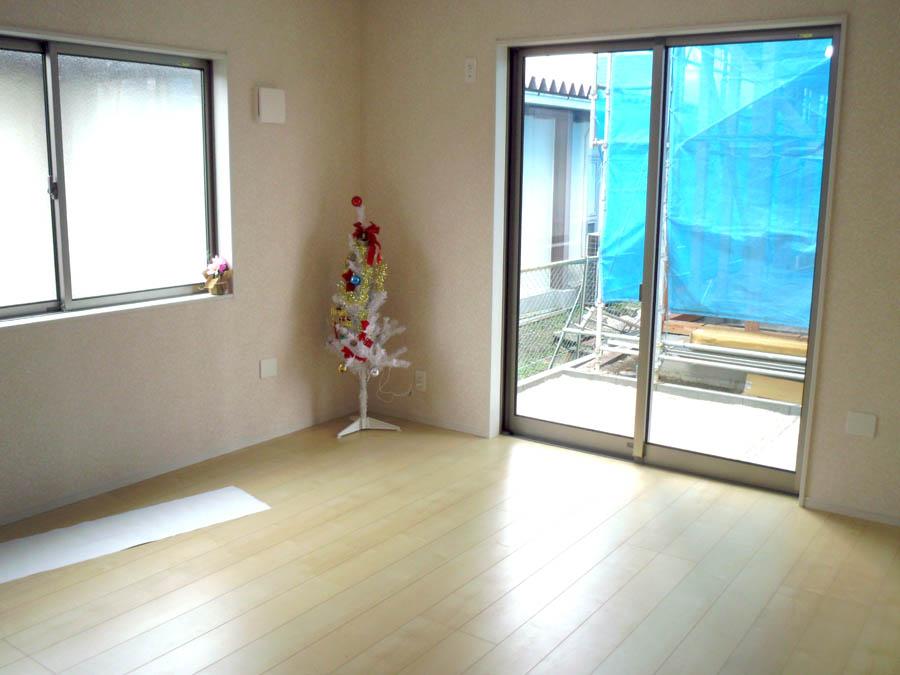 Living. Was building completed. Such as the actual image from per yang, We have to wait all the time so you can see directly.