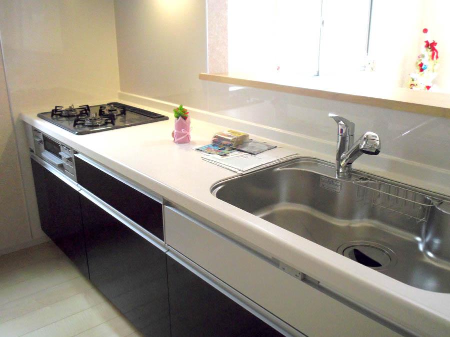 Kitchen. Was building completed. Such as the actual image from per yang, We have to wait all the time so you can see directly.