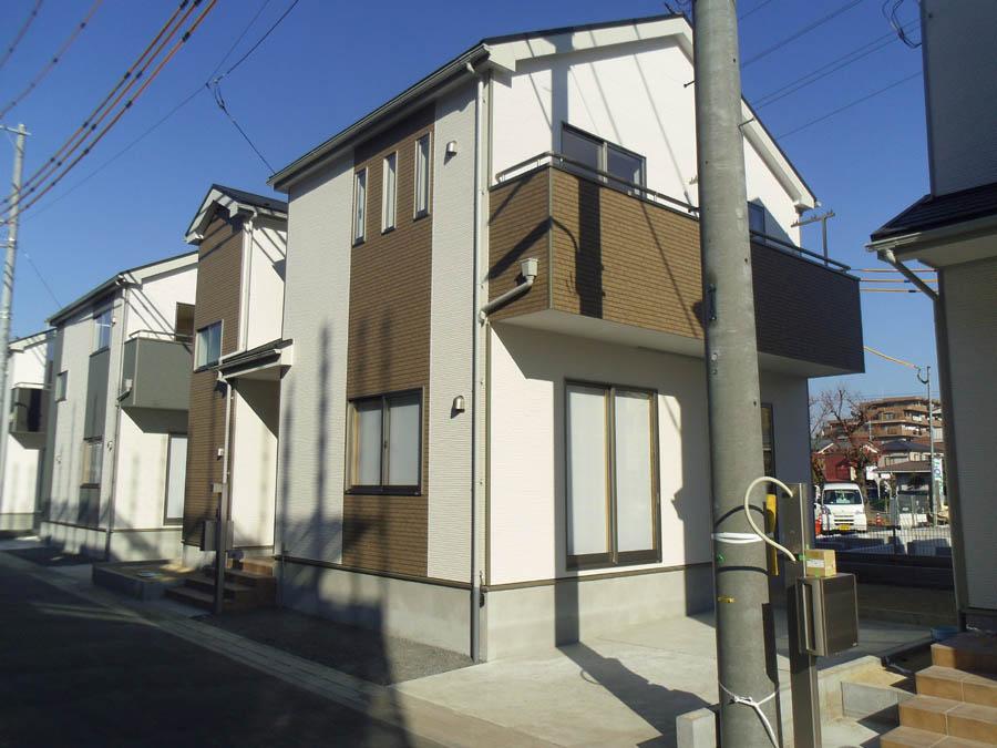 Local photos, including front road. Building 3 Was building completed. Such as the actual image from per yang, We have to wait all the time so you can see directly.