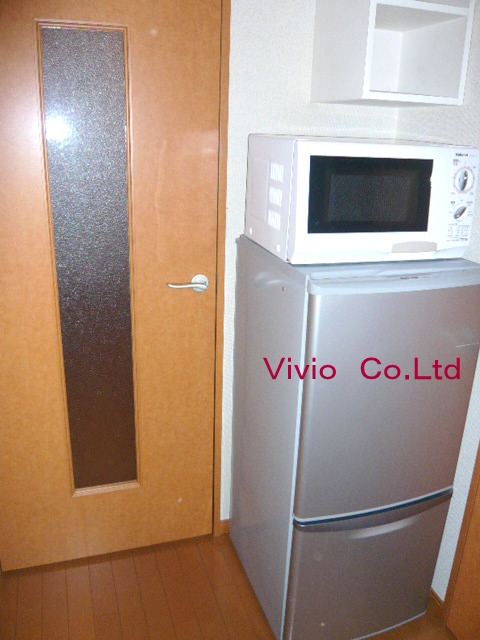 Other. Also equipped with a refrigerator and microwave oven