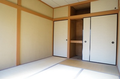 Living and room. It is a Japanese-style room with a closet