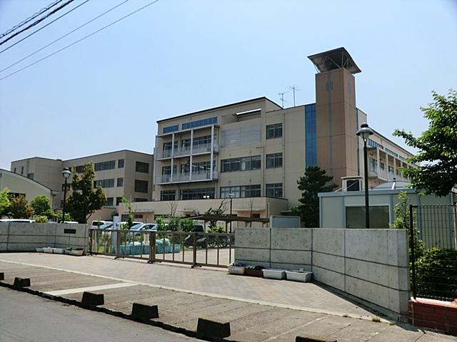 Primary school. 561m to Soka Tatsunishi cho Elementary School