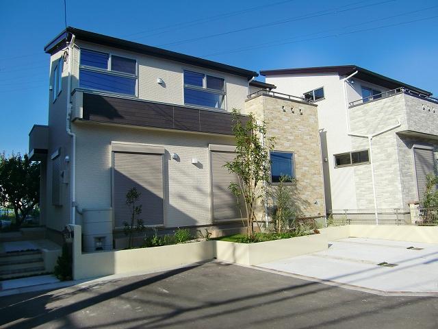 Local photos, including front road. 5 Building appearance Car two Allowed (one light car) Local (10 May 2013) Shooting