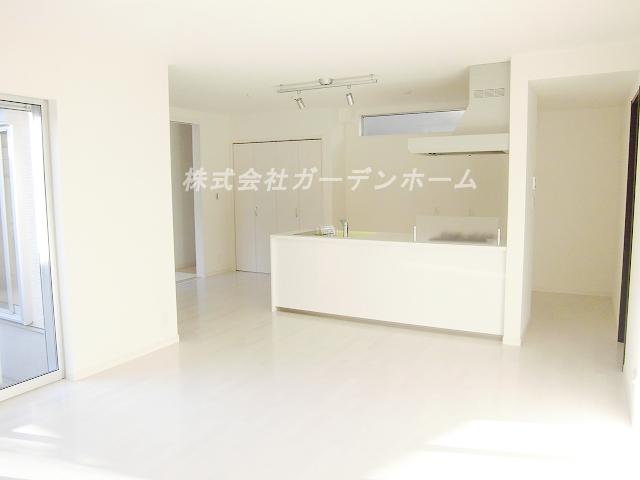 Living. Clear of living 19.5 quires