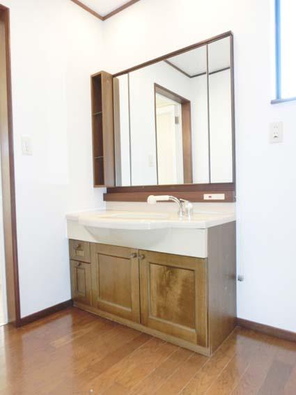 Wash basin, toilet