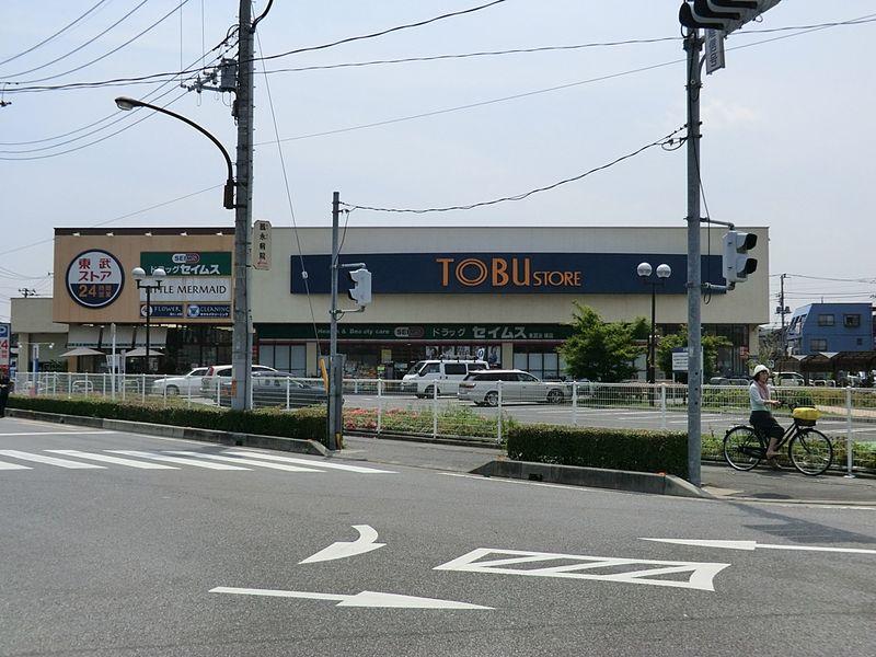 Supermarket. Enhancement of the surrounding environment