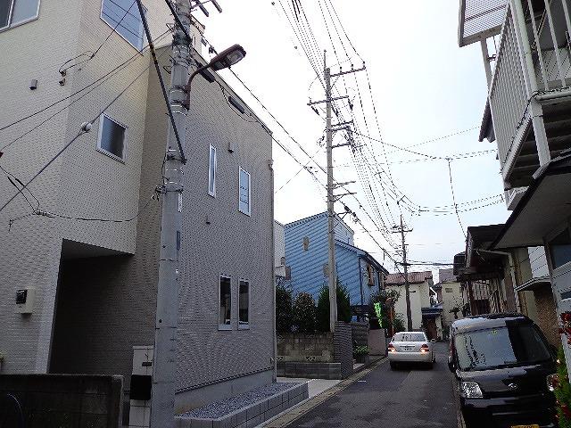 Local photos, including front road. Local (12 May 2013) Shooting