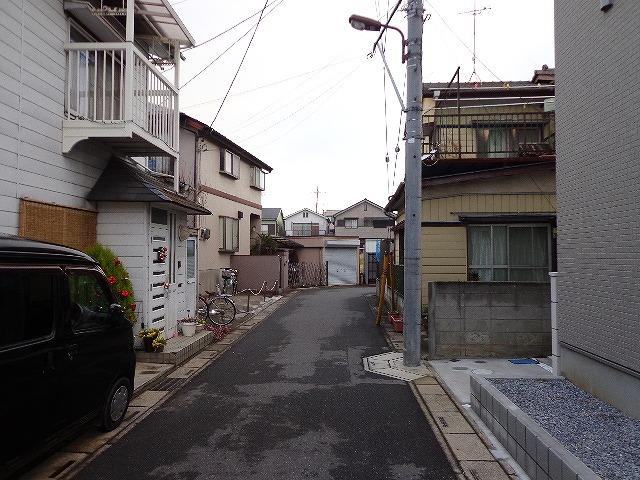 Local photos, including front road. Local (12 May 2013) Shooting