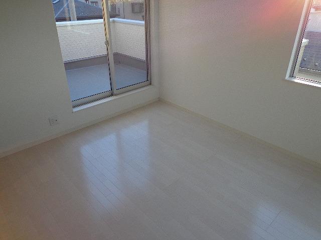 Non-living room. Indoor (12 May 2013) Shooting