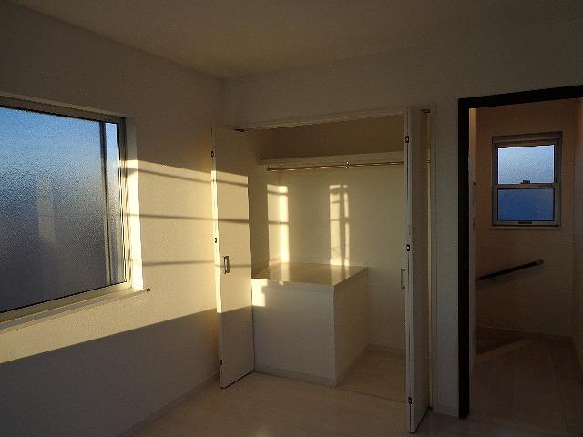 Non-living room. Indoor (12 May 2013) Shooting