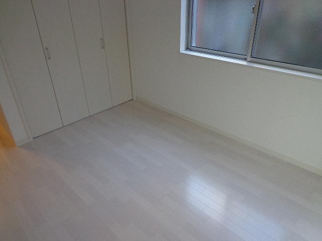 Non-living room. Indoor (12 May 2013) Shooting