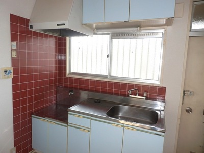 Kitchen. Kitchen bright and airy, facing the window is also ◎