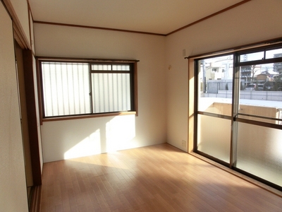 Living and room. It has changed the Japanese-style Western-style! ! Bright is!