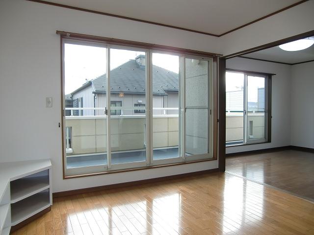 Other introspection. Second floor: a living-dining ・ Western-style 6 Pledge facing south with good per sun room (12 May 2013) Shooting