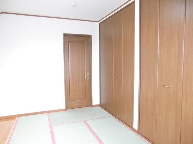 Non-living room. Second floor: Western-style 6 Jonishi bright ventilation good onto a balcony! Indoor (12 May 2013) Shooting