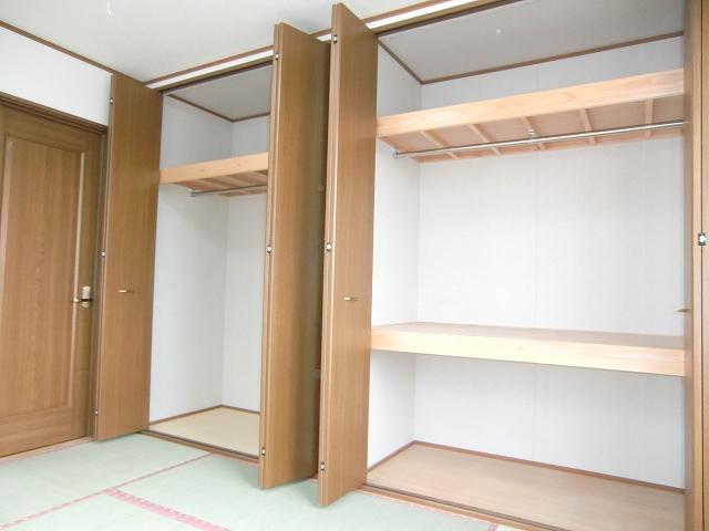 Other introspection. Second floor: west Western-style 6 Pledge