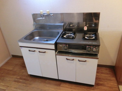 Kitchen. There are 2 lot gas stoves! It is recommended for those who love cooking