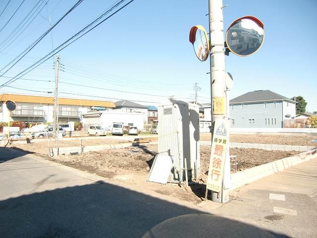 Local photos, including front road. Local 1 Building (November 2013) Shooting