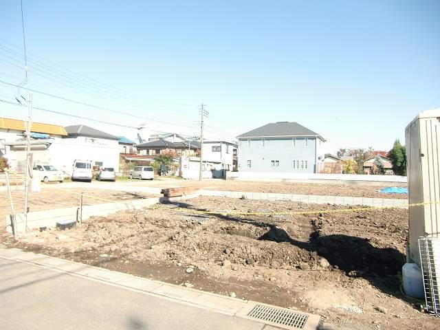 Local photos, including front road. Local 1 Building (November 2013) Shooting