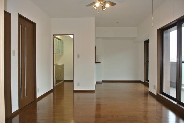 Local appearance photo. 15 Pledge spacious living room