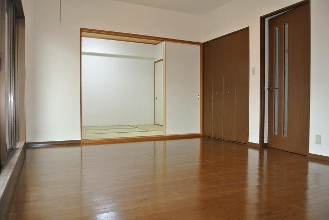 Living. Living & Japanese-style room