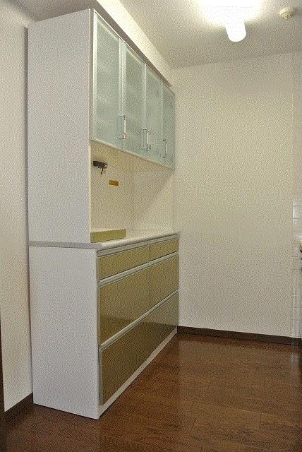 Kitchen. Convenient cup boards are a lot of dishes fit