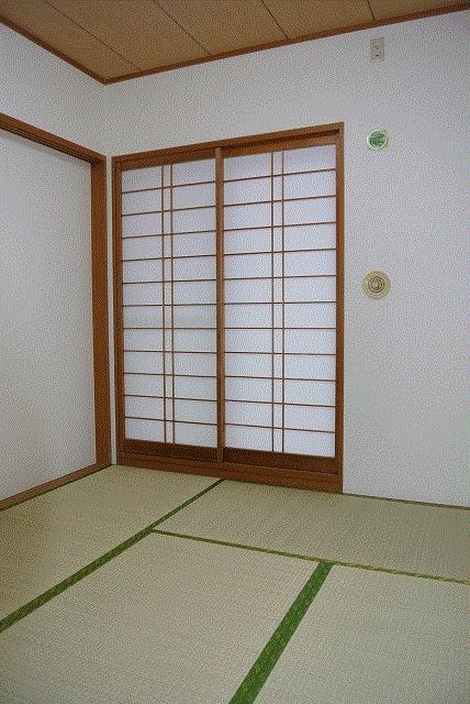 Non-living room. Japanese-style room that can also be used as a guest room