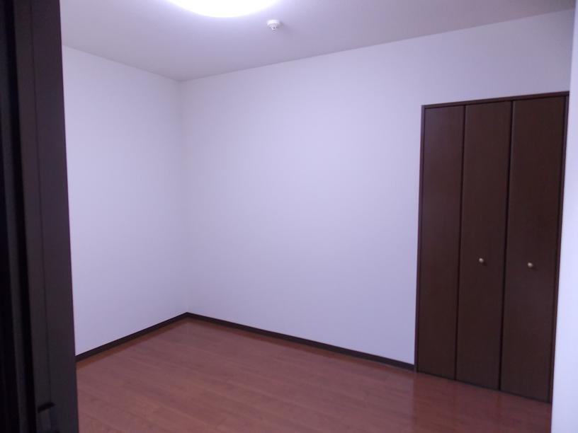 Non-living room. Local (September 2013) Shooting