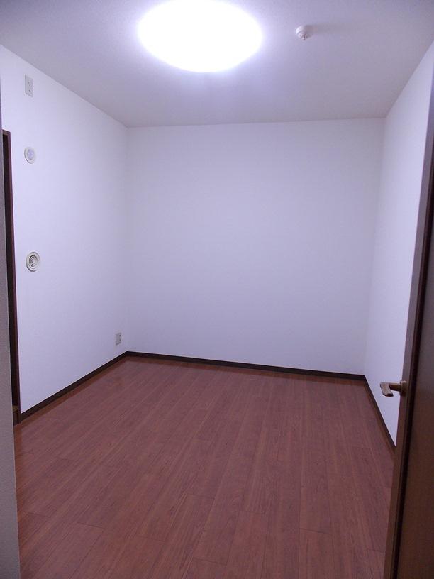 Non-living room. Local (September 2013) Shooting