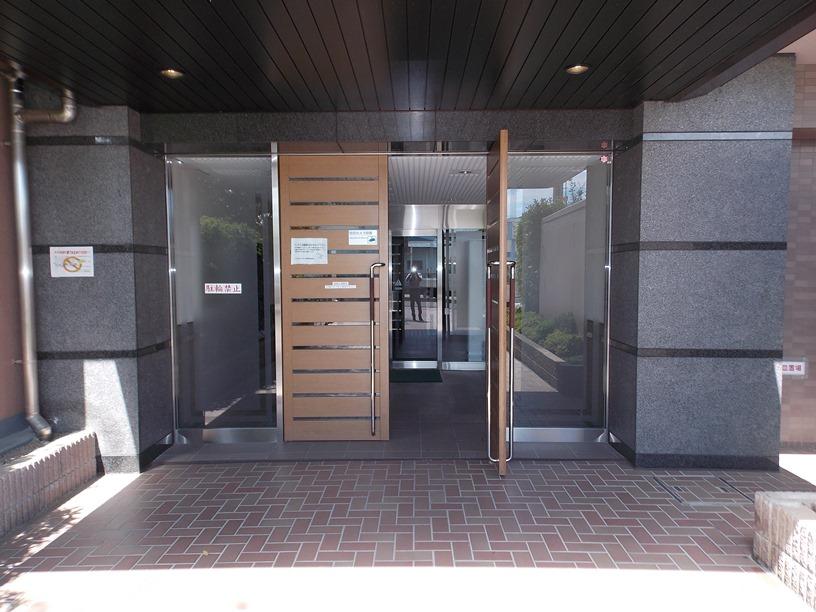 Entrance. Local (September 2013) Shooting