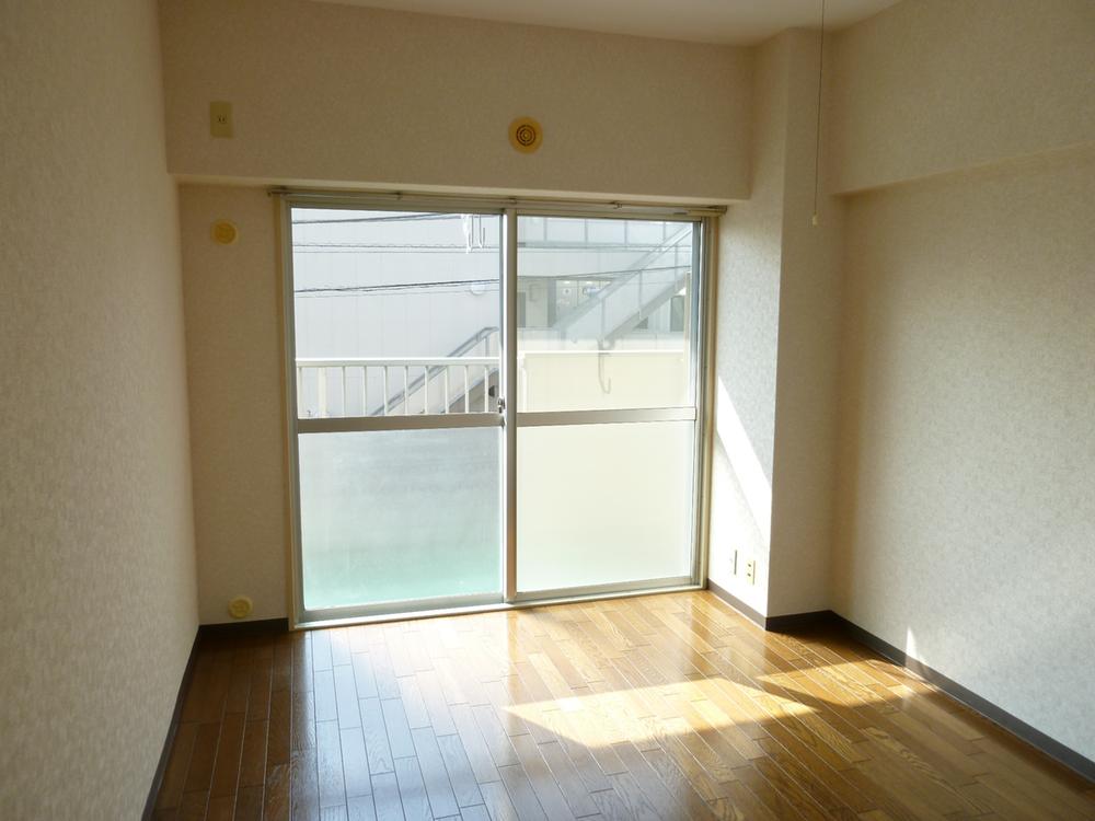 Non-living room. Indoor (11 May 2012) shooting