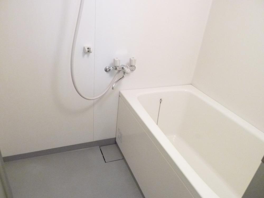 Bathroom. Indoor (11 May 2012) shooting