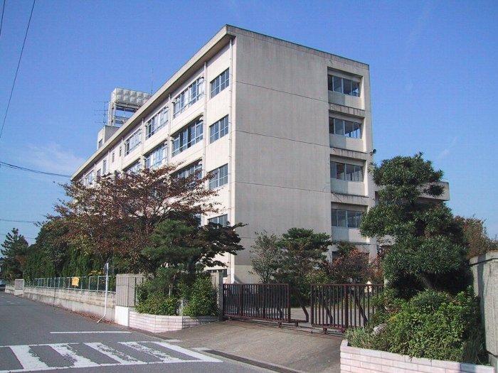 Junior high school. Aoyagi junior high school (4-minute walk)