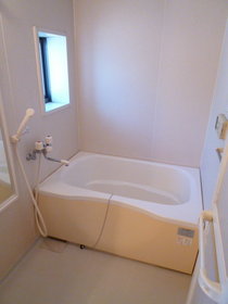 Bath. Bathroom (reheating ・ With ventilation window)