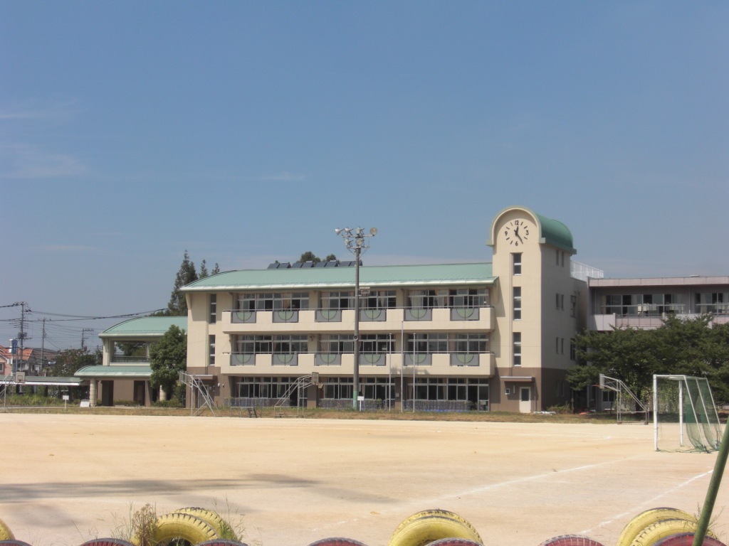 Primary school. Soka Municipal poem to elementary school (elementary school) 620m