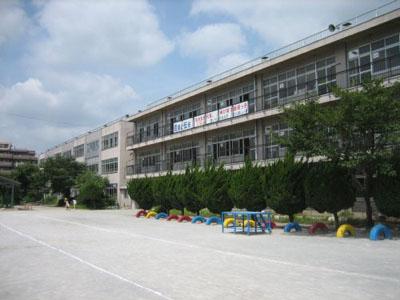 Primary school. 180m to Soka Municipal Nitta Elementary School