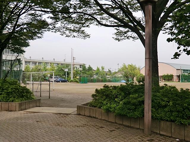 Junior high school. Soka Municipal Yatsuka until junior high school 980m