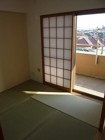 Non-living room. South-facing Japanese-style room 5.6 quires